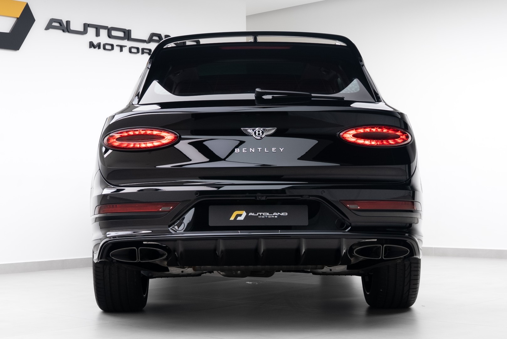 2023 BENTLEY BENTAYGA S | HIGH SPEC | DIAMOND QUILT LEATHER | REAR ENTERTAINMENT | CARBON INTERIORS